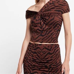 Asymmetrical Tiger Print Off-Shoulder Too